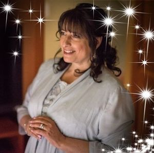 Meet your Posher, Lora